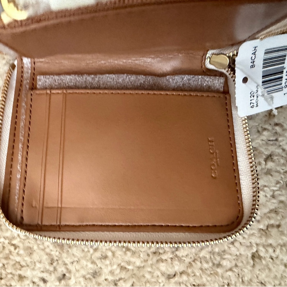 NWT | Coach | Quilted Pink Ombré | Wallet - Picture 4 of 4